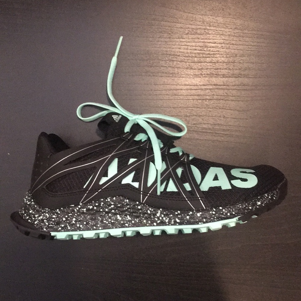 Adidas vigor bounce running shoes